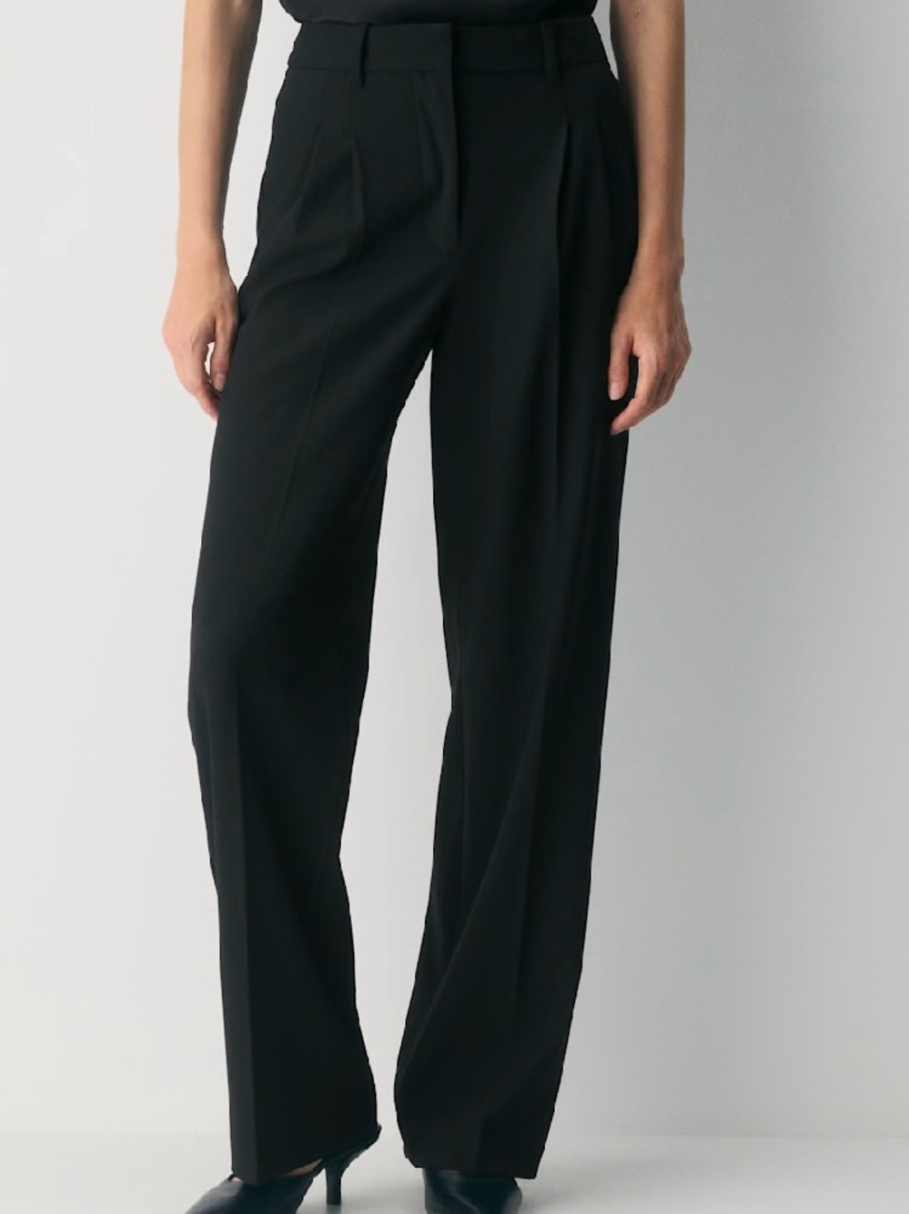 Aritzia The Effortless Pant Black size 10